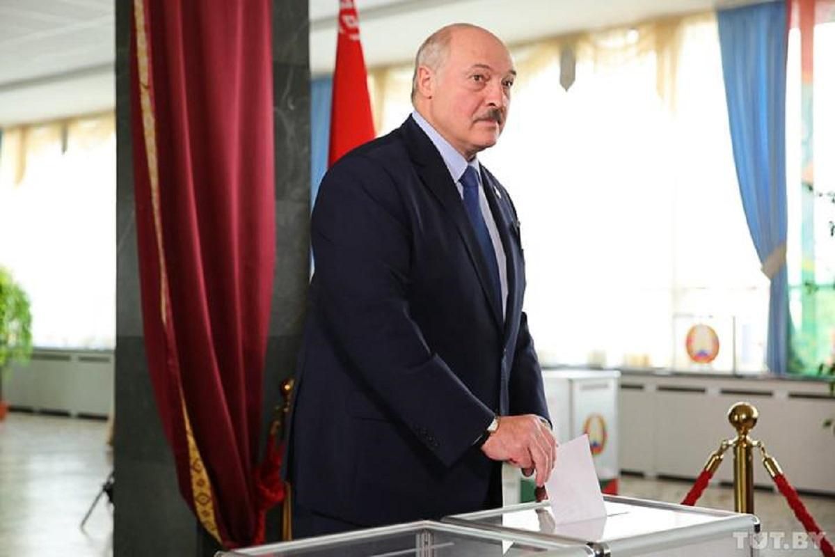 Лукашенко проголосовал на президентских выборах: видео