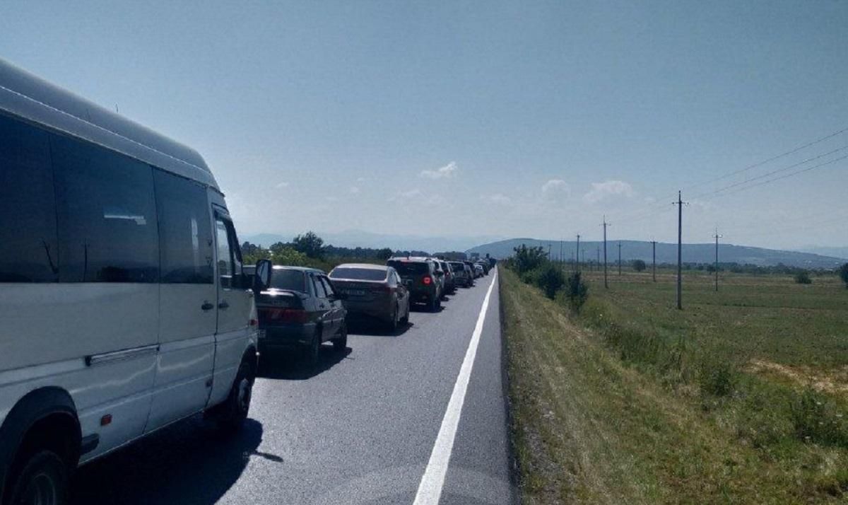 Пробки в Яремче 09.08.2020: до Буковеля не достаться - видео