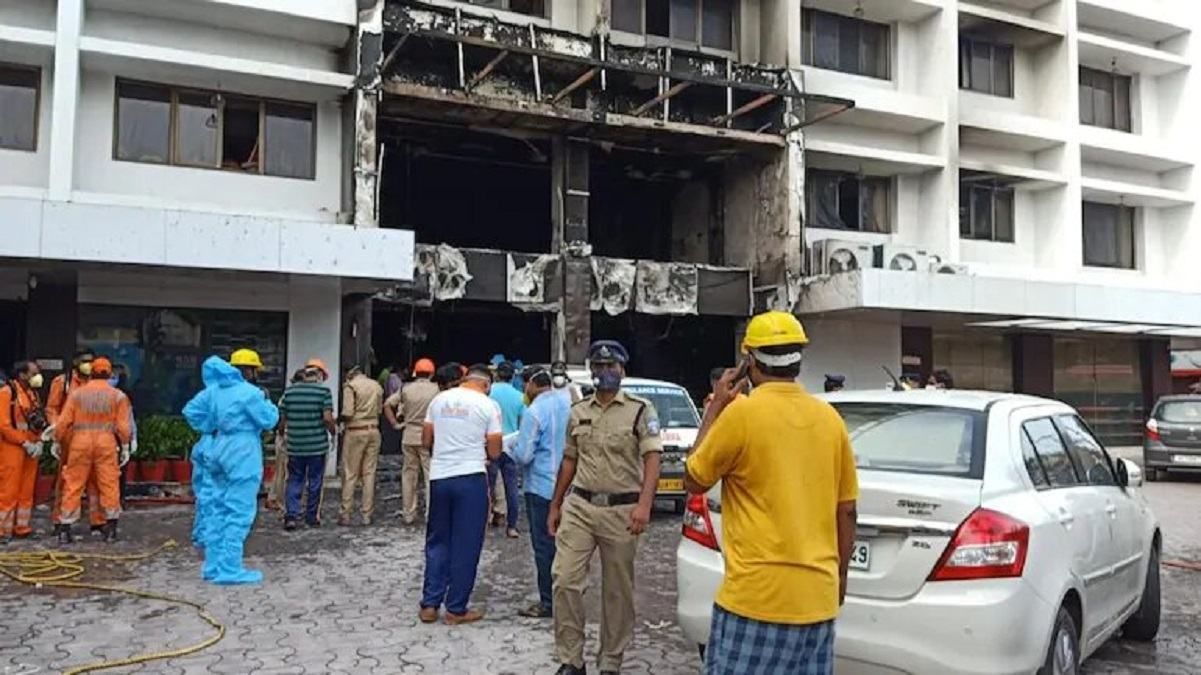 В Индии произошел пожар в отеле-больнице с больными коронавирусом: много погибших