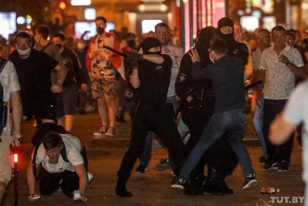 Из-за масштабных протестов МВД Беларуси проводит экстренное заседание Из-за масштабных протестов МВД Беларуси проводит экстренное заседание