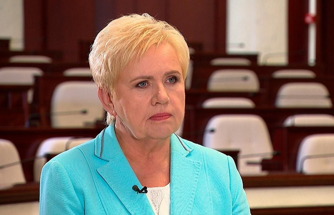 Главу ЦИК Беларуси ночью эвакуировали из Дома правительства
Главу ЦИК Беларуси ночью эвакуировали из Дома правительства