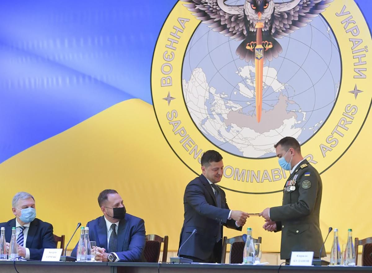 Зеленський представив нового начальника розвідки Буданова Зеленський представив нового начальника розвідки Буданова