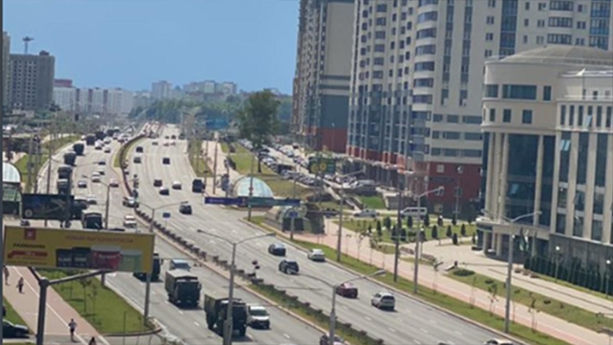 У Мінськ заїхала нова колона військової техніки У Мінськ заїхала нова колона військової техніки