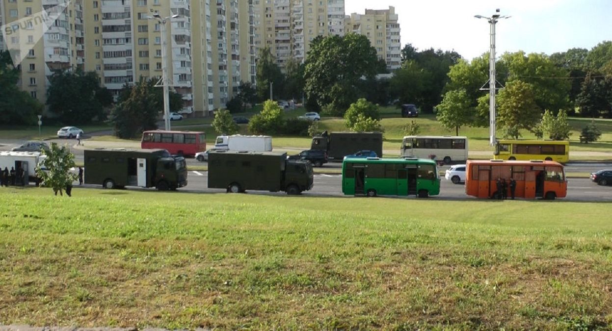 ОМОН задерживает людей в центре Минска 10.08.2020: видео