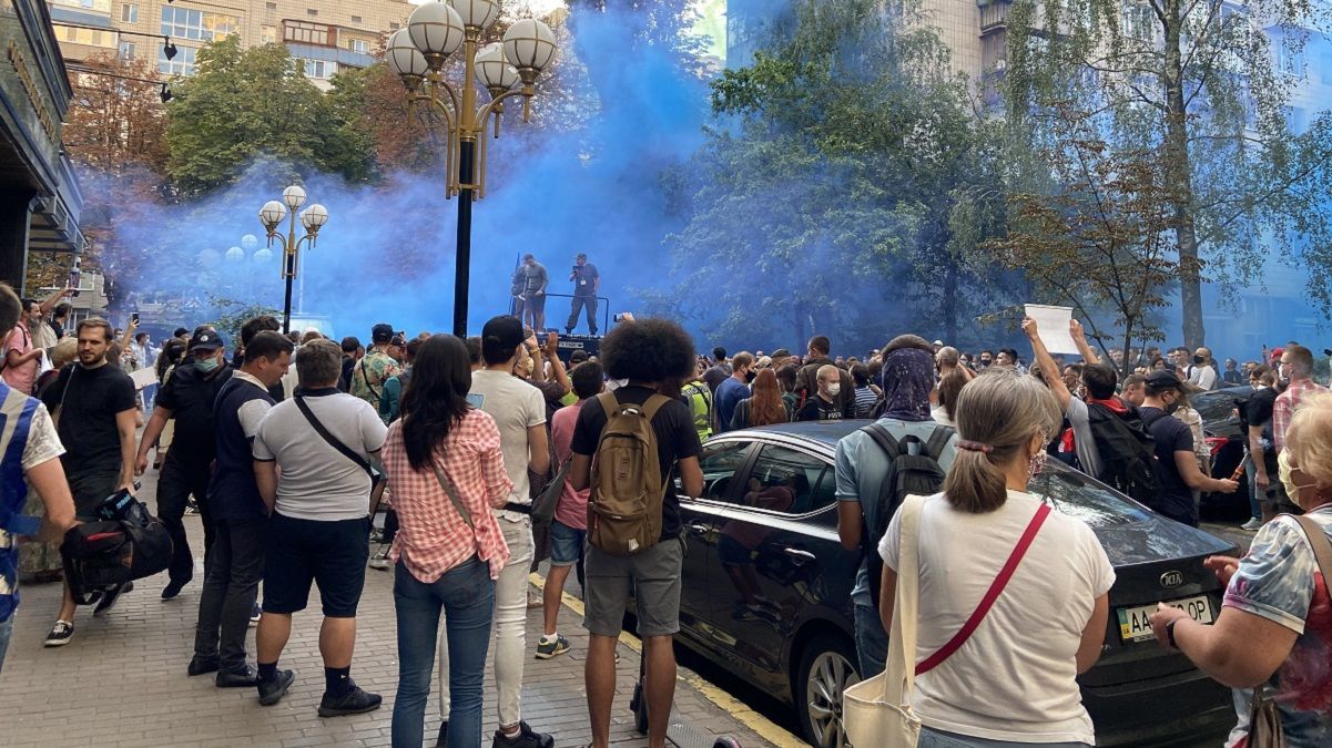 У різних країнах люди вийшли з підтримкою протестів у Білорусі: відео У різних країнах люди вийшли з підтримкою протестів у Білорусі: відео