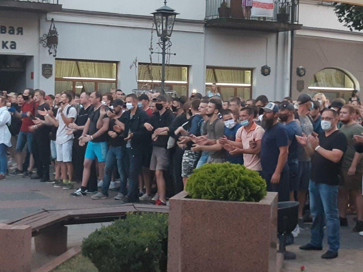Как люди протестуют в разных городах Беларуси: фото и видео