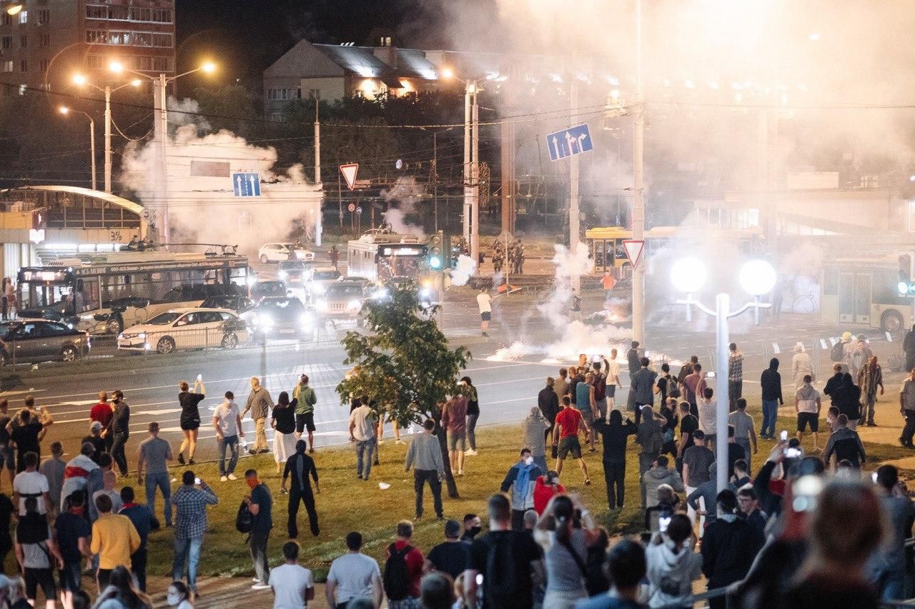 Влада Білорусі зізналася: за другий день протестів затримали дві тисячі людей Влада Білорусі зізналася: за другий день протестів затримали дві тисячі людей