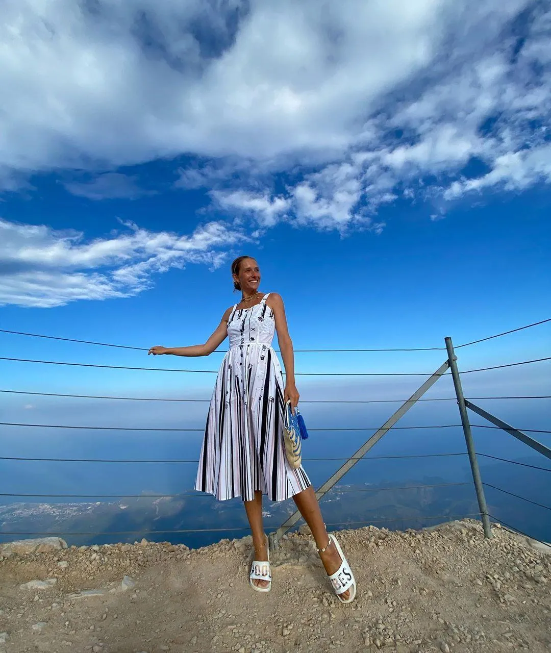 Катя Осадча у сарафані на вершині в Туреччині Катя Осадча у сарафані на вершині в Туреччині