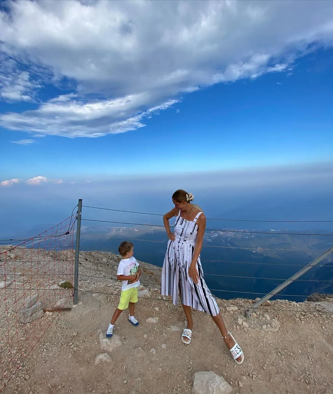 Катя Осадча у сарафані на вершині в Туреччині Катя Осадча у сарафані на вершині в Туреччині