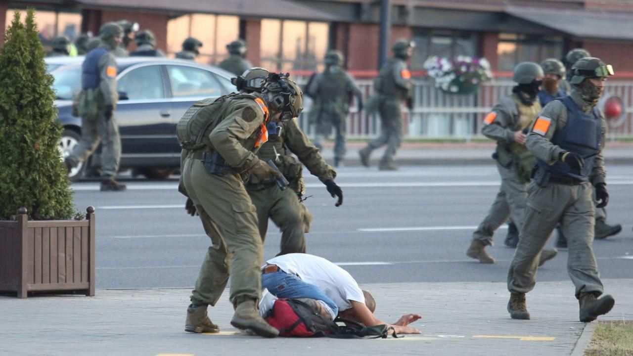 Внезапно согнулся и упал: очевидец гибели мужчины в Минске рассказал о трагических событиях Внезапно согнулся и упал: очевидец гибели мужчины в Минске рассказал о трагических событиях