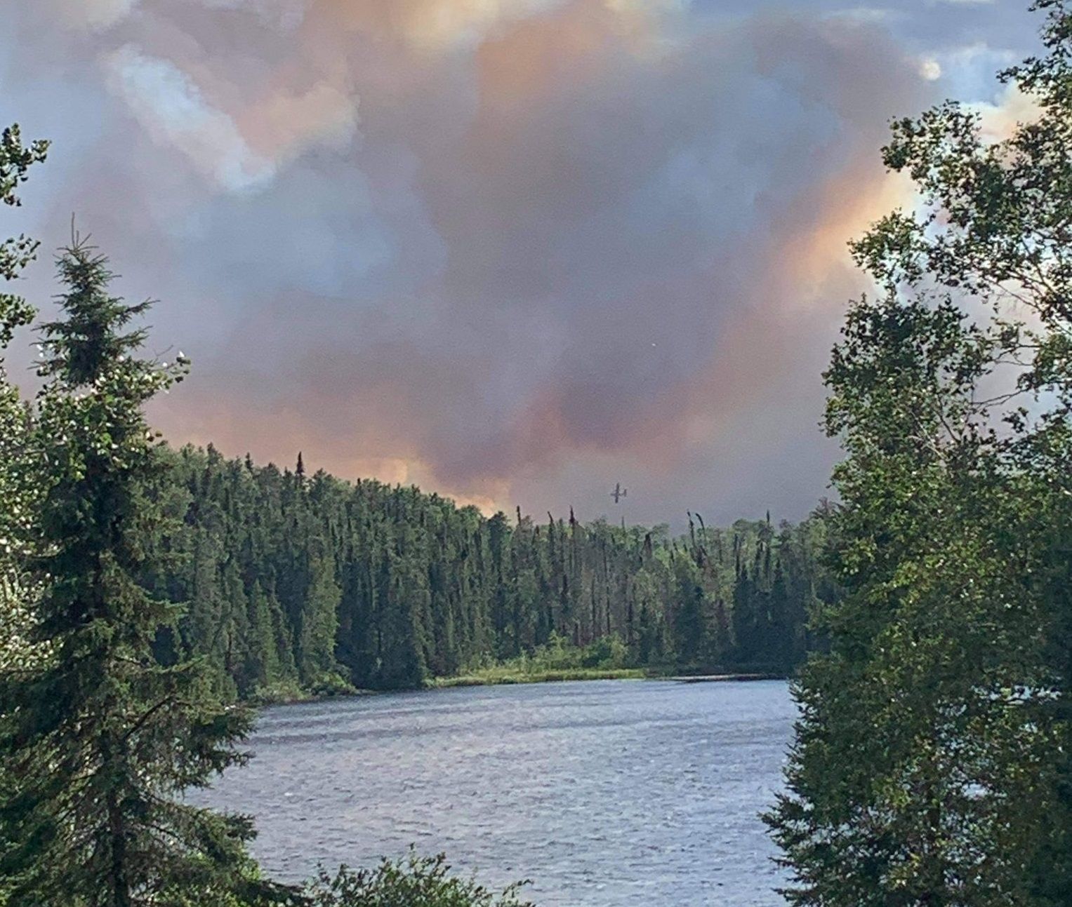 Лесной пожар в Онтарио, Канада, 12.08.2020: фото и видео