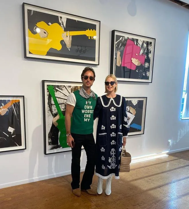 Келлі Разерфорд у вишитій сукні Келлі Разерфорд у вишитій сукні