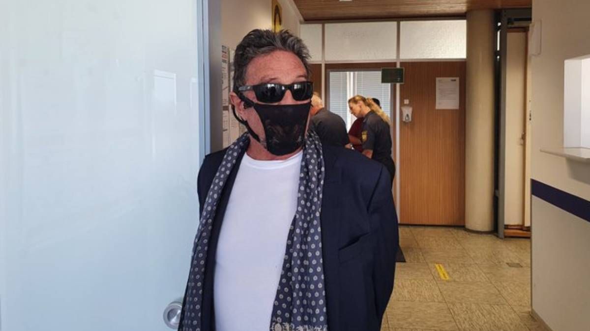 Разработчик популярного антивируса надел трусики вместо маски: его задержали