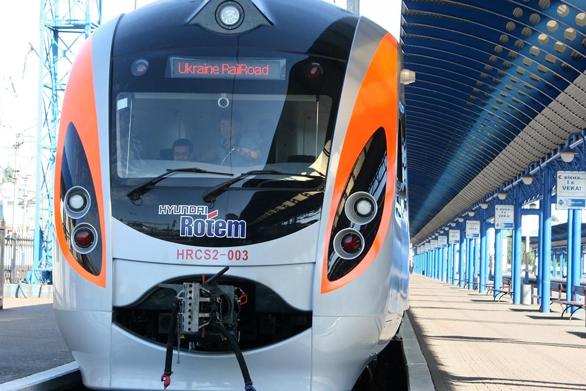 При покупке билетов на Интерсити + можно существенно сэкономить При покупке билетов на Интерсити + можно существенно сэкономить