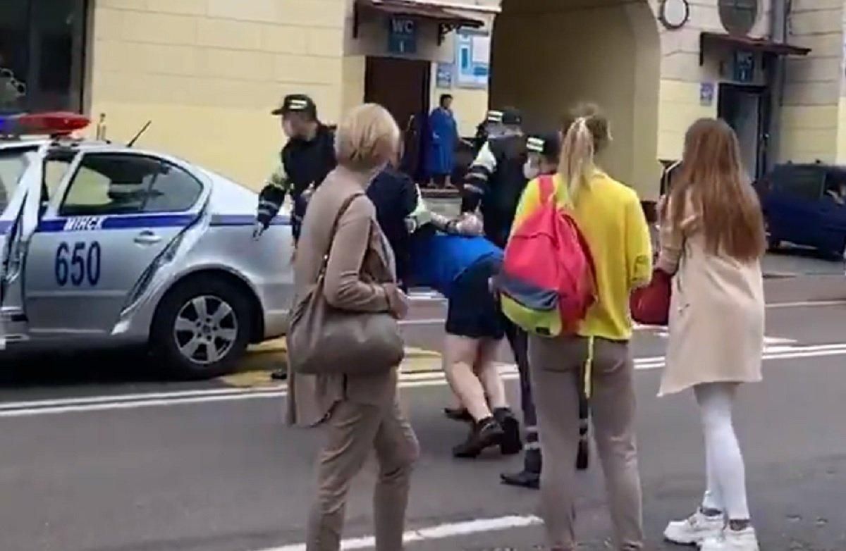 Українців затримали у Мінську: як це вплине на позицію країни щодо ситуації в Білорусі Українців затримали у Мінську: як це вплине на позицію країни щодо ситуації в Білорусі