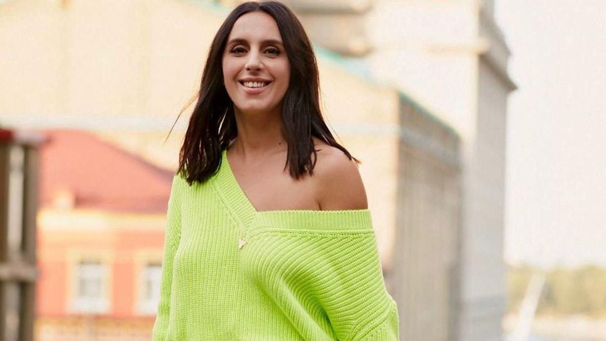 У яскравому светрі та спідниці: Джамала влаштувала фотосесію в Києві – фото У яскравому светрі та спідниці: Джамала влаштувала фотосесію в Києві – фото