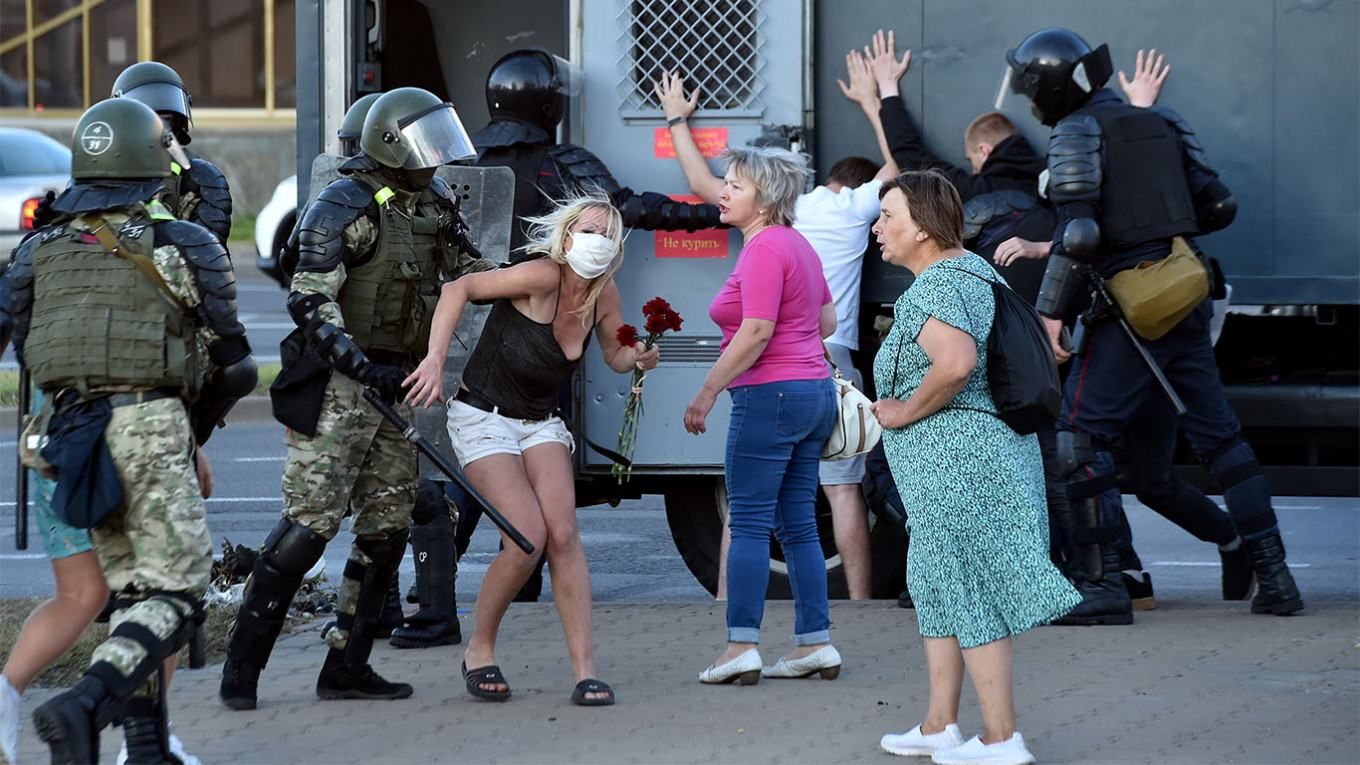 Влада Білорусі вперше назвала імена заарештованих під час протестів: список
