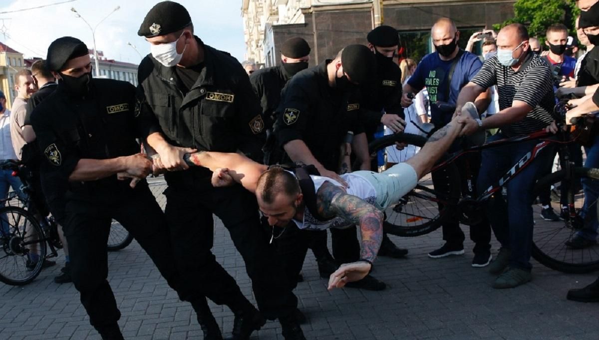 Власти пошли на диалог: МВД Беларуси обещает до утра отпустить всех задержанных Власти пошли на диалог: МВД Беларуси обещает до утра отпустить всех задержанных