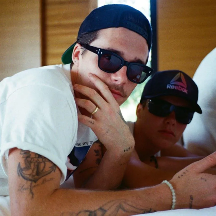 Бруклін Бекхем засвітив обручку Бруклін Бекхем засвітив обручку