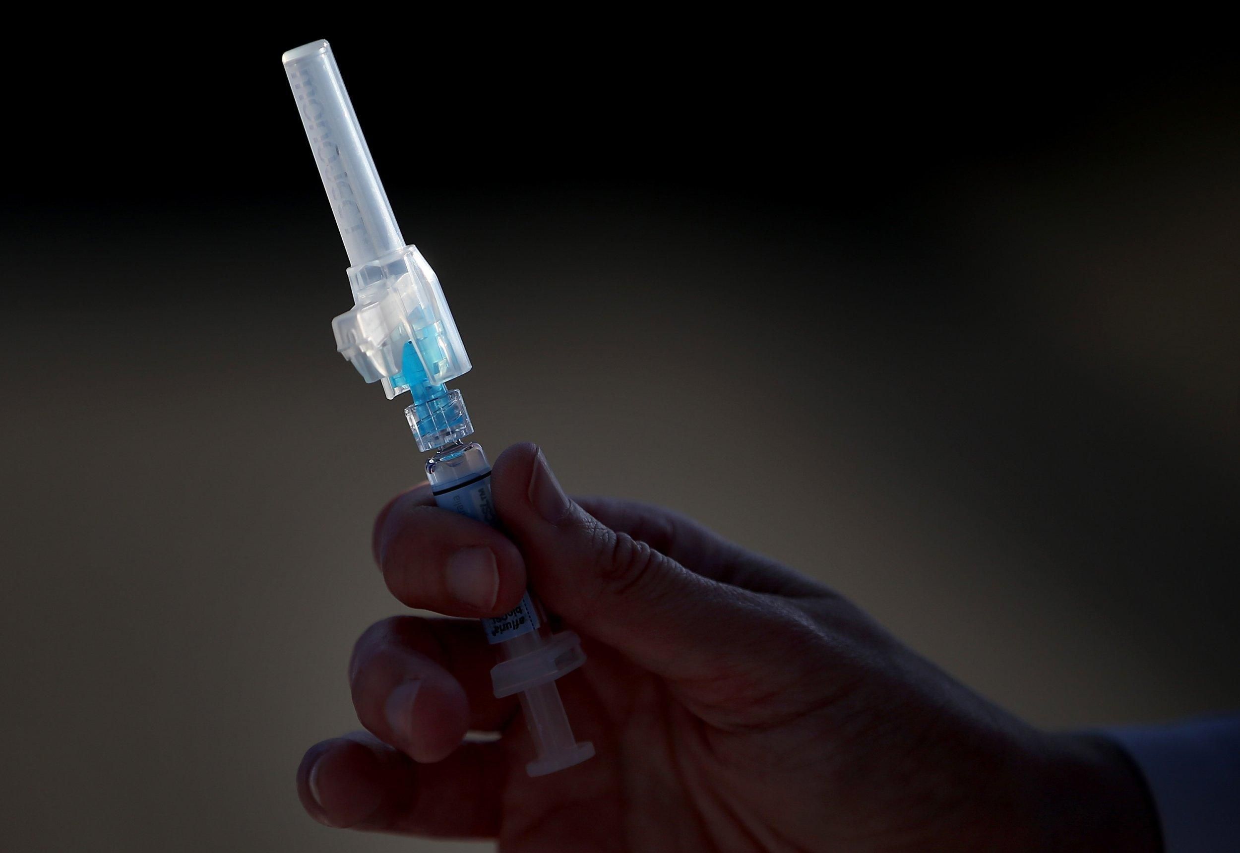 Зеленський планує закупити ізраїльську вакцину проти COVID-19: що про неї відомо