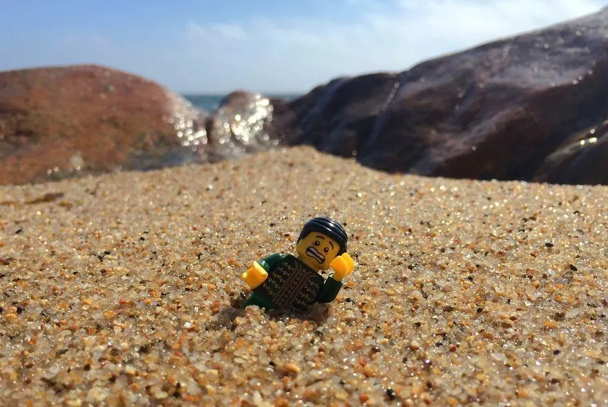 Дівчина виготовила фігурку LEGO на замовлення Дівчина виготовила фігурку LEGO на замовлення