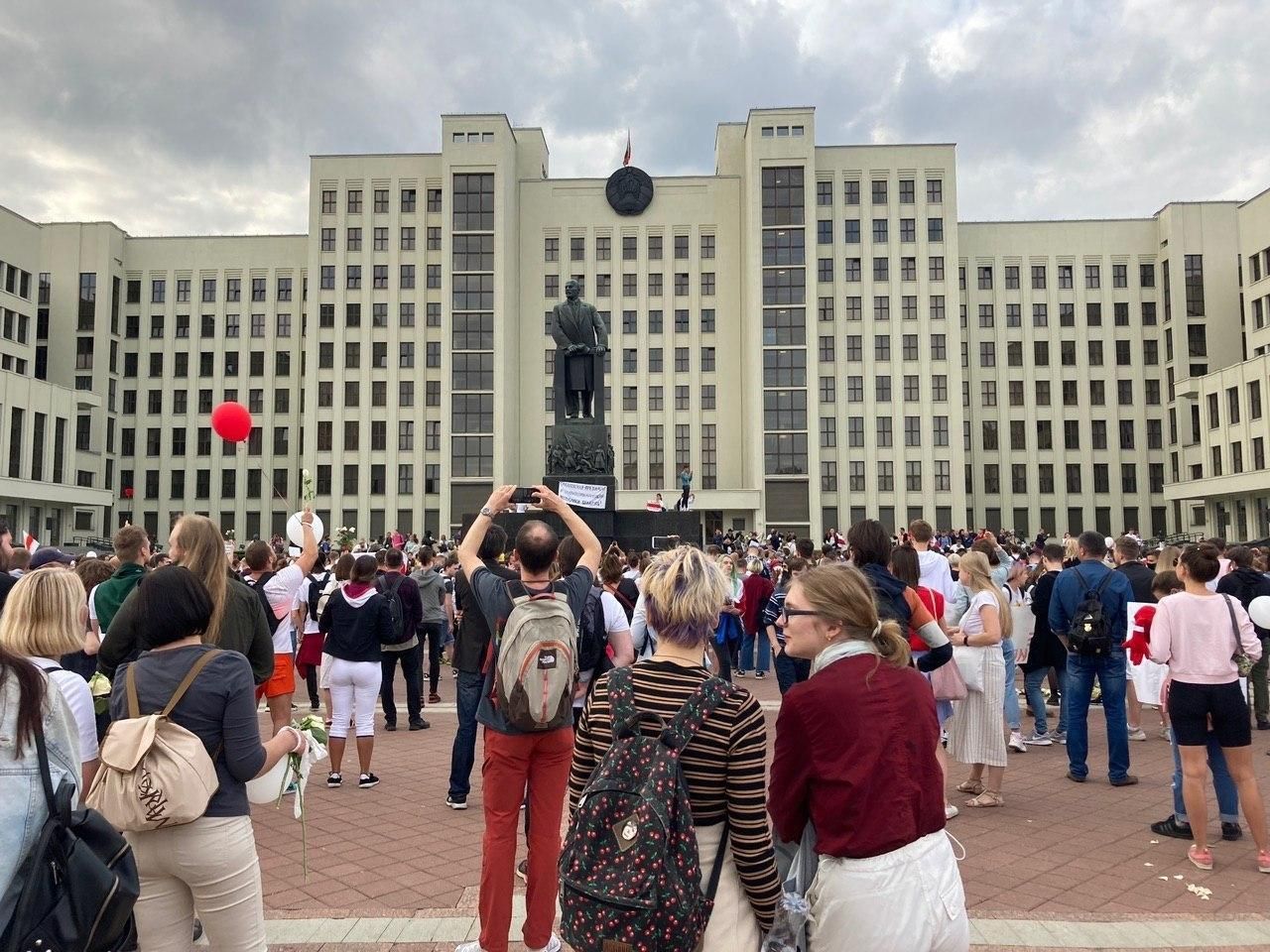 Протесты в Беларуси 14.08.2020: в Минске - военная техника: видео