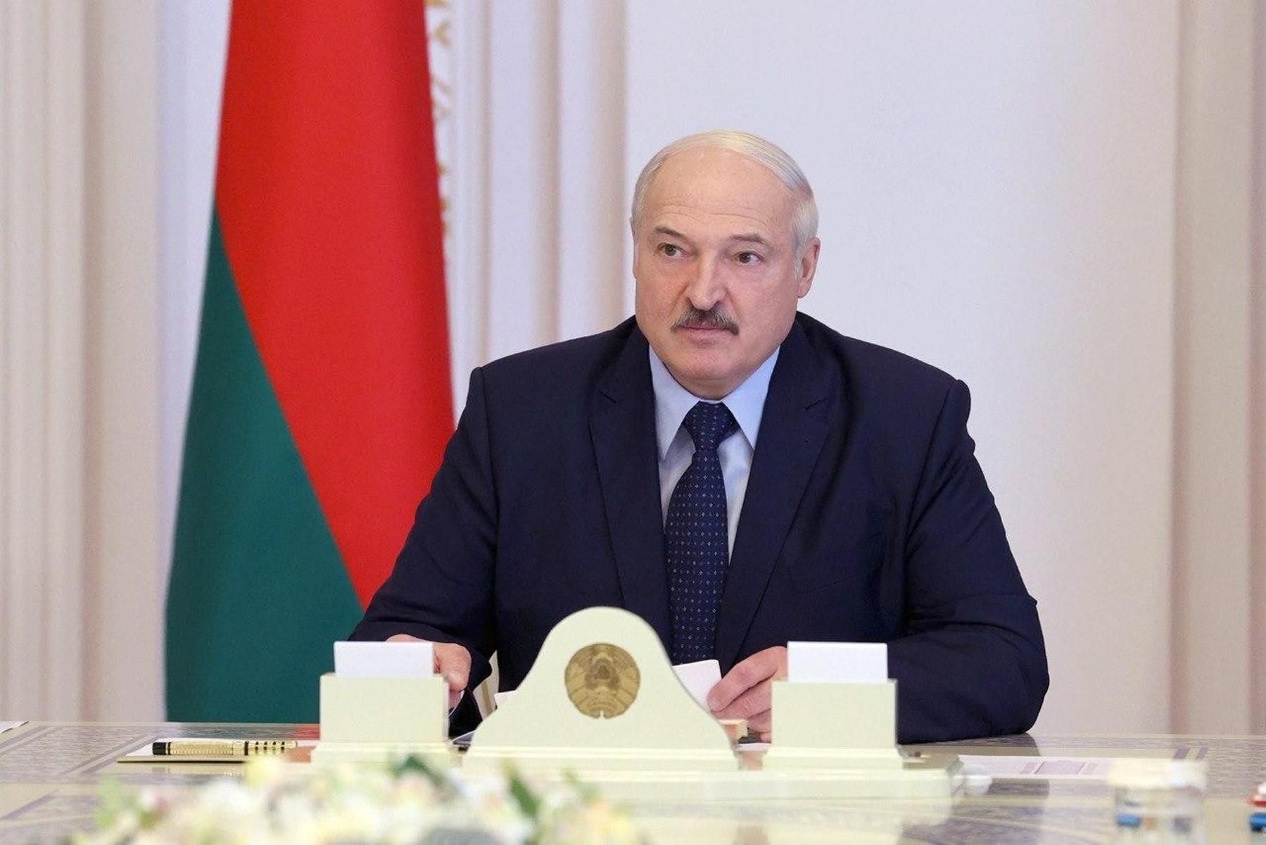 Если человек упал, то его не надо бить, – Лукашенко снова встал на защиту омоновцев