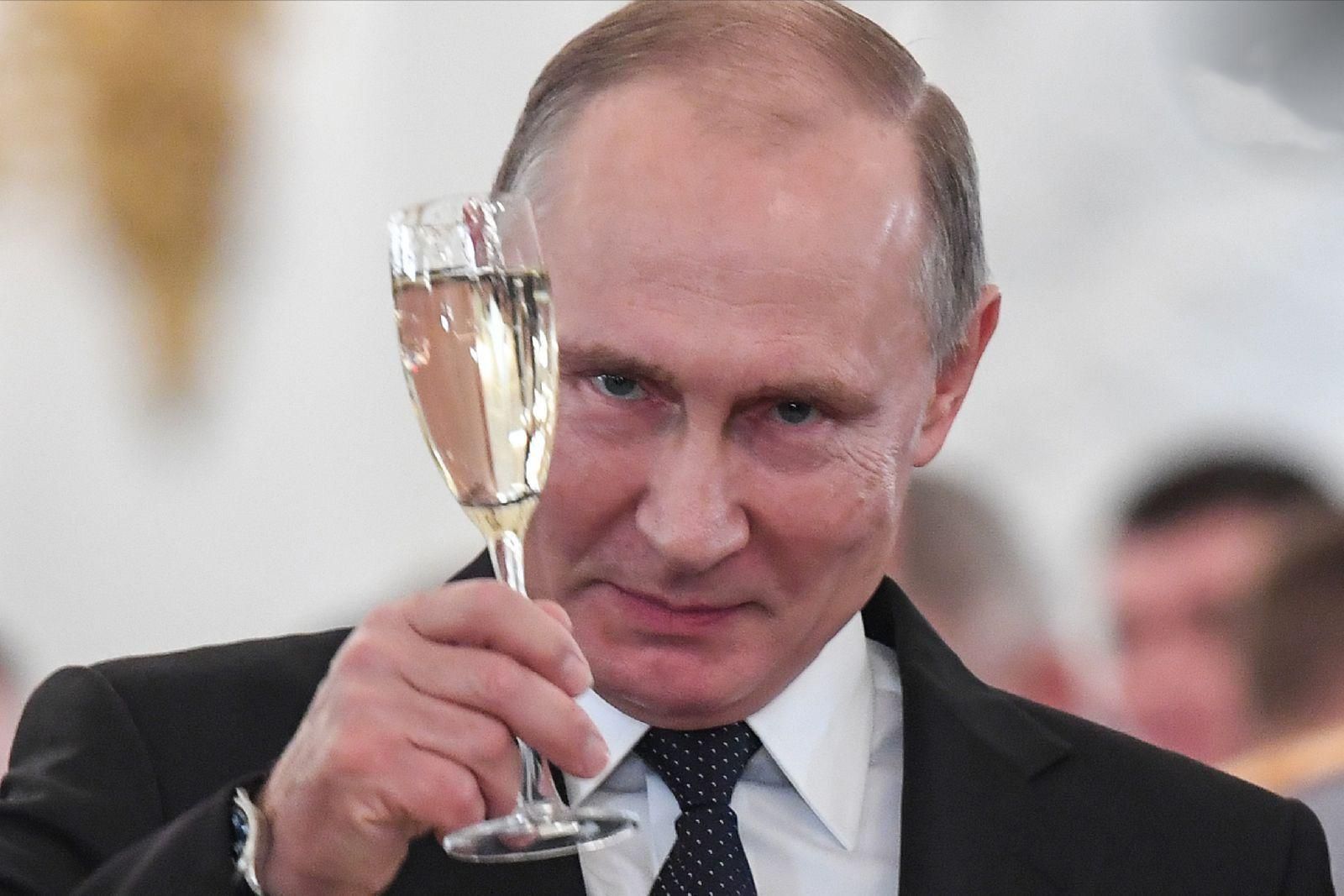 На мільйон більше, ніж торік: скільки заробив Путін у 2019-му