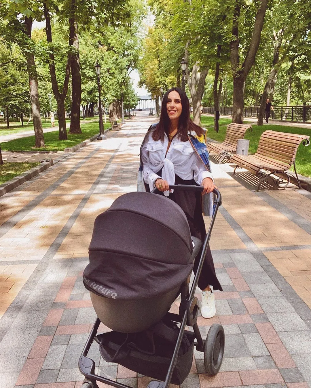 Джамала на прогулянці з сином Джамала на прогулянці з сином
