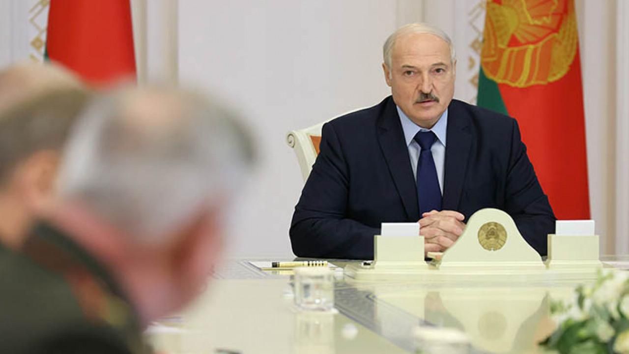 Наведите у себя порядок: Лукашенко призвал Европу не лезть в Беларусь Наведите у себя порядок: Лукашенко призвал Европу не лезть в Беларусь