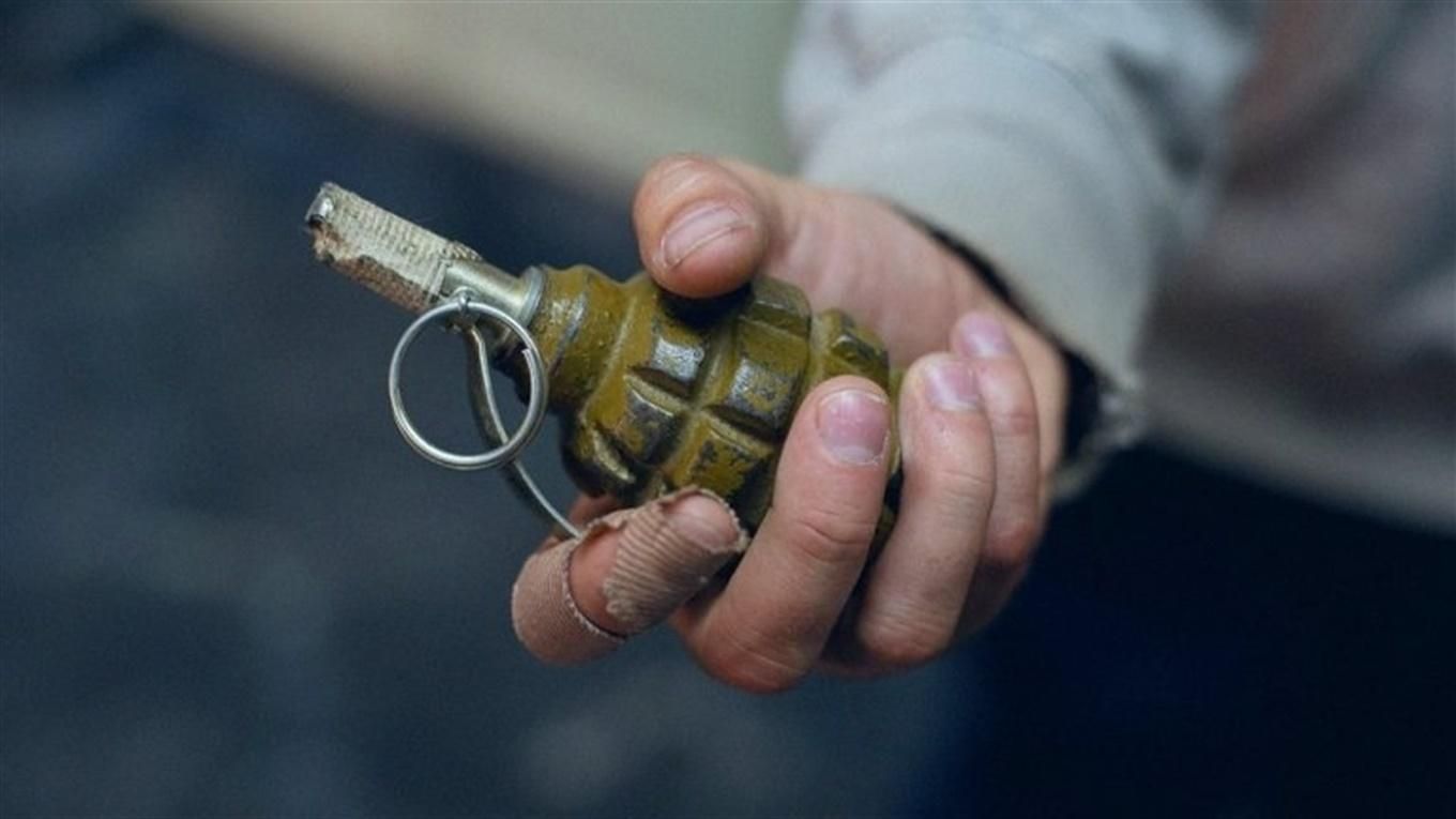 Розгулював з гранатою в руках: під Києвом поліція затримала чоловіка 