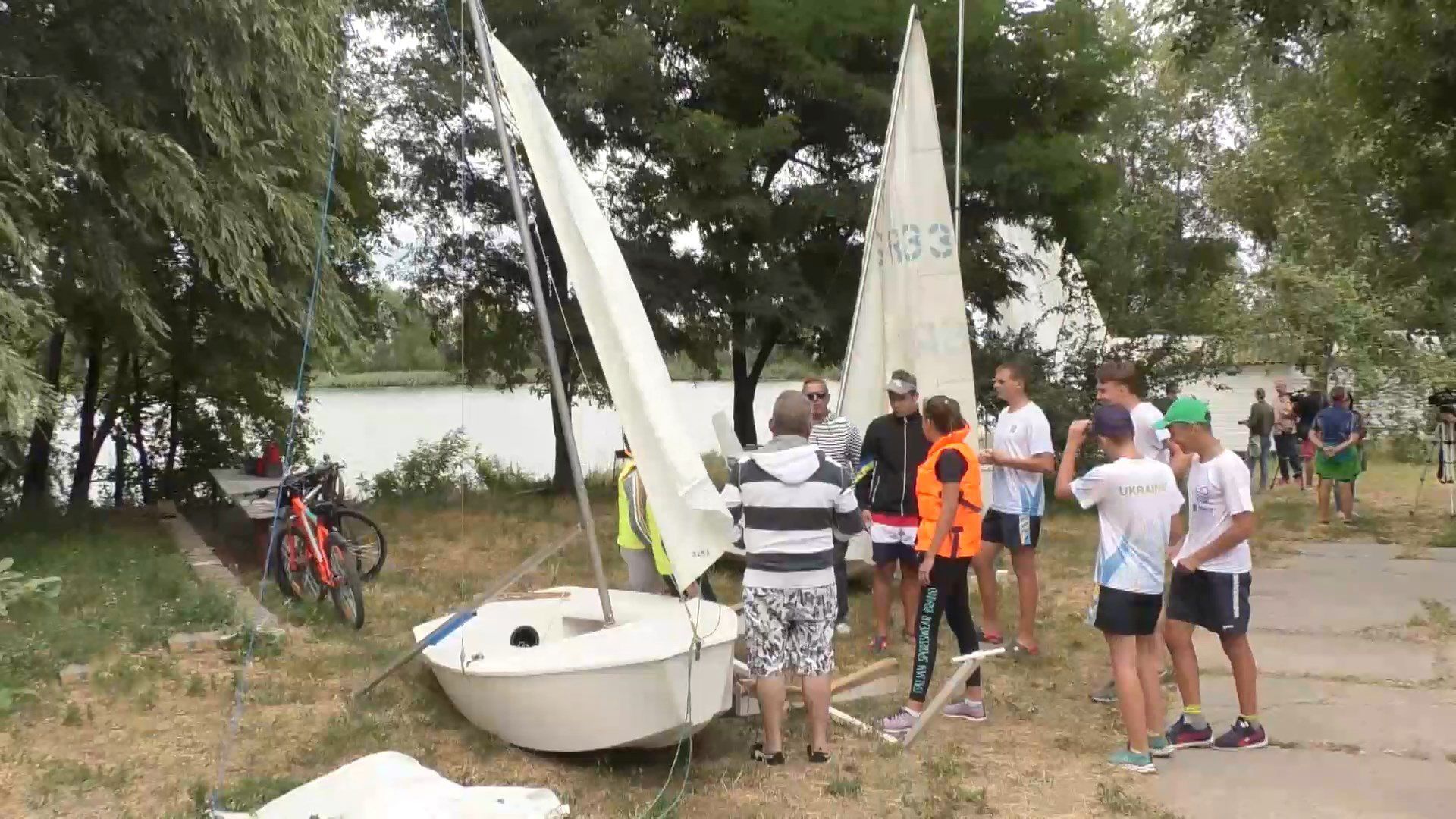 Ветеран АТО відкрив у Черкасах школу вітрильного спорту: як відбувається незвичне навчання