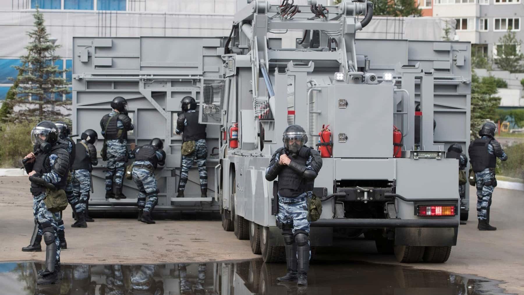 Автозаки та загони Росгвардії рухаються в бік кордону РФ і Білорусі: фото, відео Автозаки та загони Росгвардії рухаються в бік кордону РФ і Білорусі: фото, відео