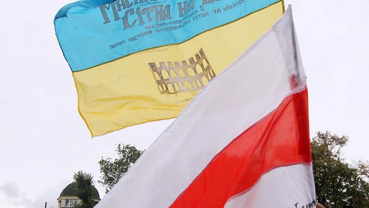 Жыве Беларусь: на будівлі КМДА у Києві вивісили величезний біло-червоний прапор – фото Жыве Беларусь: на будівлі КМДА у Києві вивісили величезний біло-червоний прапор – фото