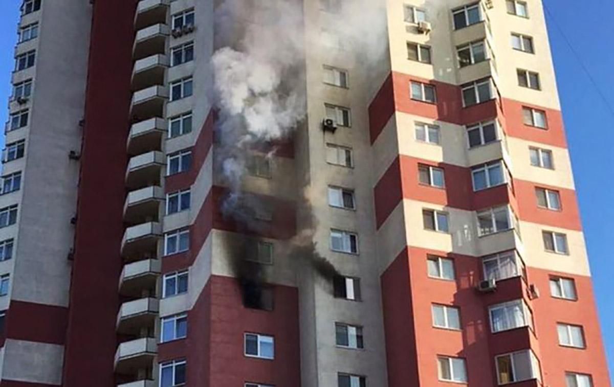Пожар в Киеве на улице Бориспольской 17 августа 2020: фото