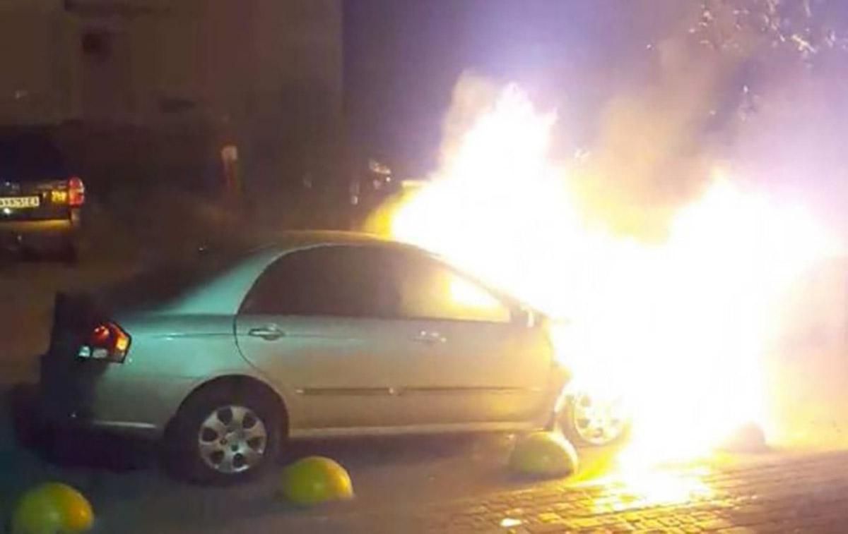 Підпал авто журналістів "Схем": поліція відкрила справу і розшукує паліїв