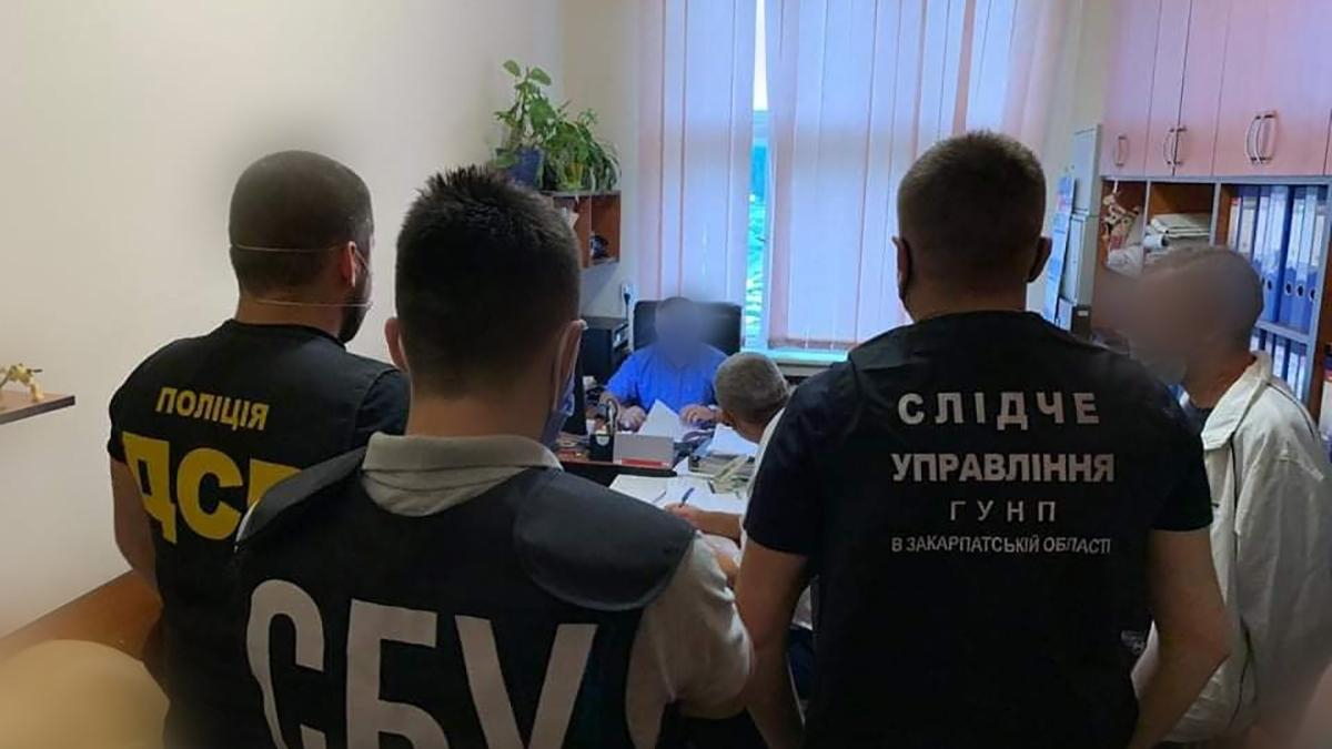 Закупили халати для медиків: чиновників Закарпатської ОДА підозрюють у розкраданні коштів - 24 Канал Закупили халати для медиків: чиновників Закарпатської ОДА підозрюють у розкраданні коштів - 24 Канал