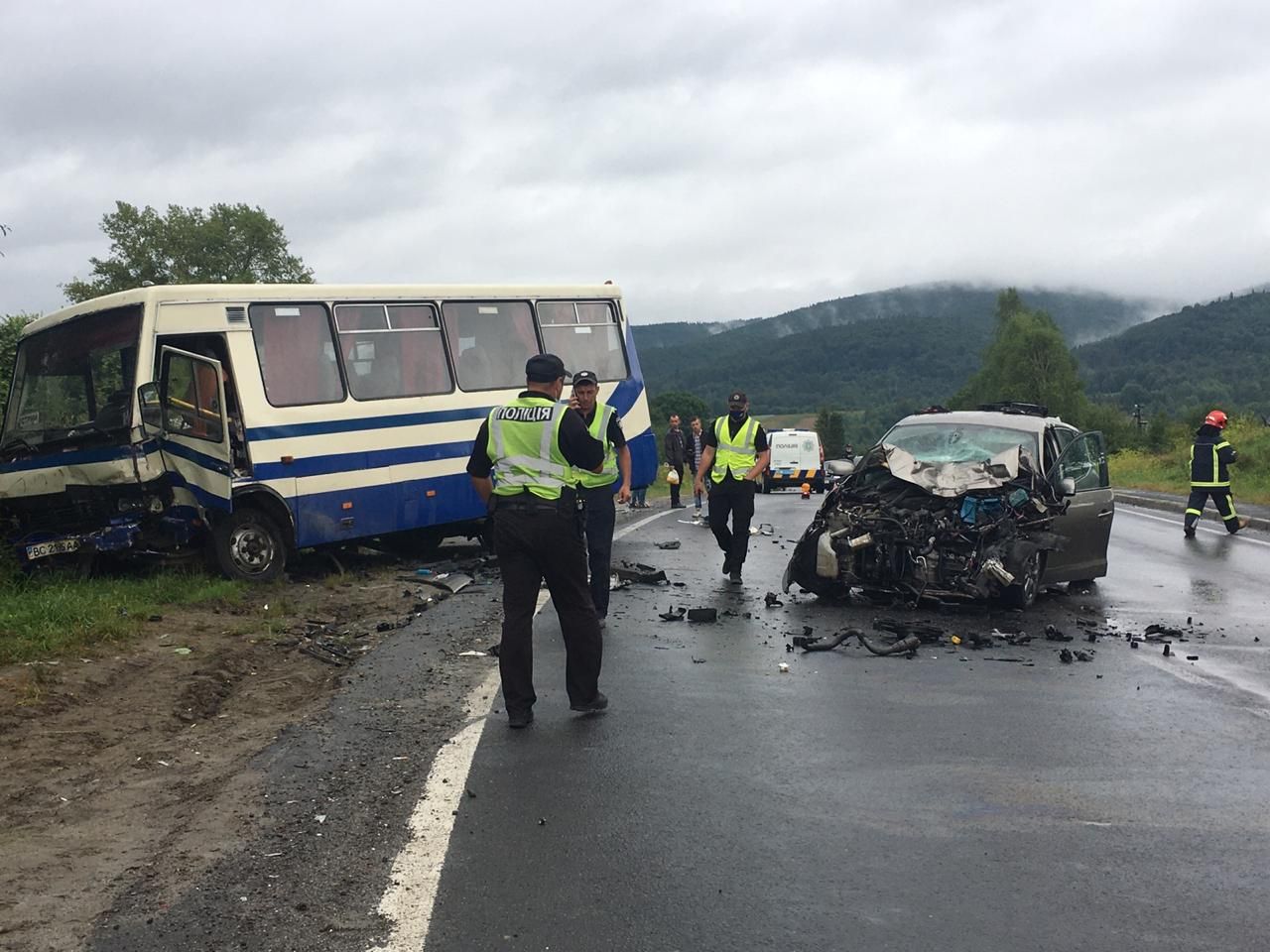 ДТП 17.08.2020 з автобусом та легковим авто у Львівській області: фото