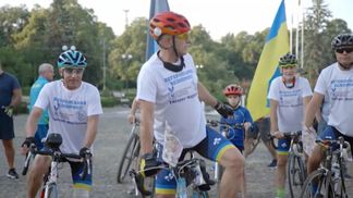 В Ужгороде стартовал всеукраинский велозабег ветеранов АТО: заезд продлится 12 дней