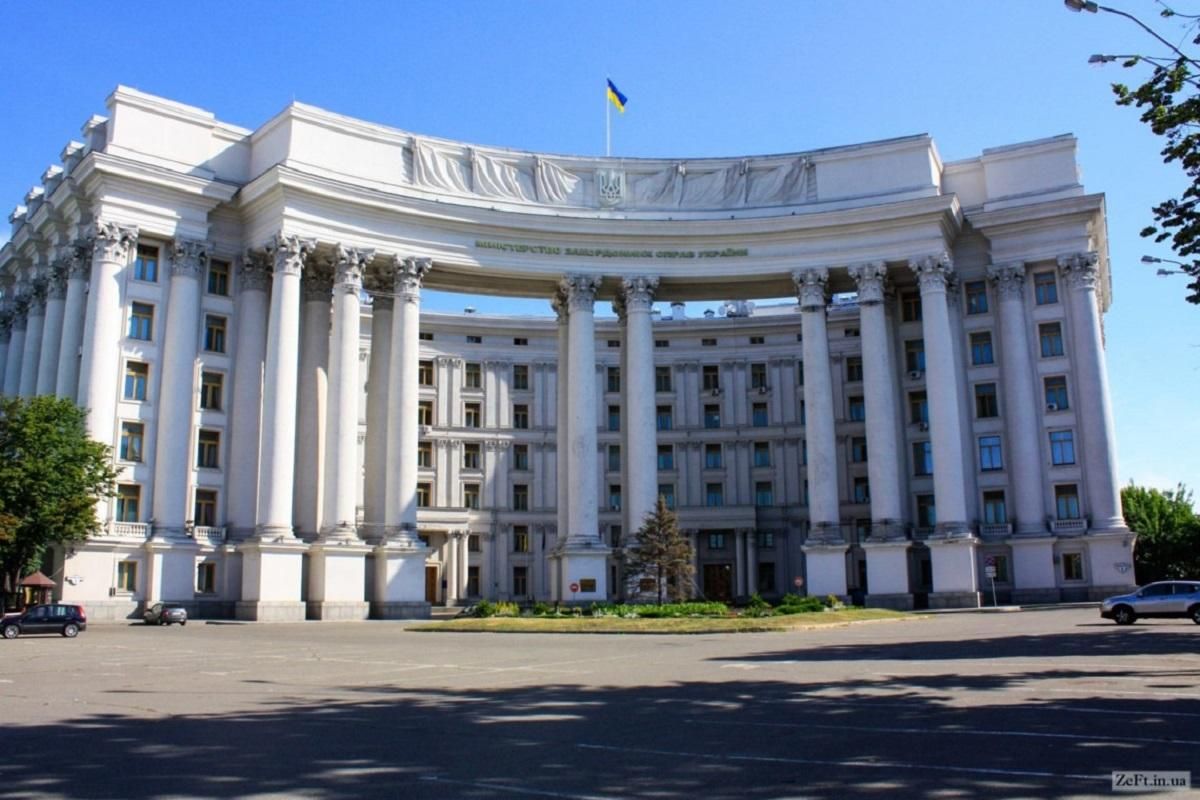 Україна викликає свого посла з Мінська для консультацій
