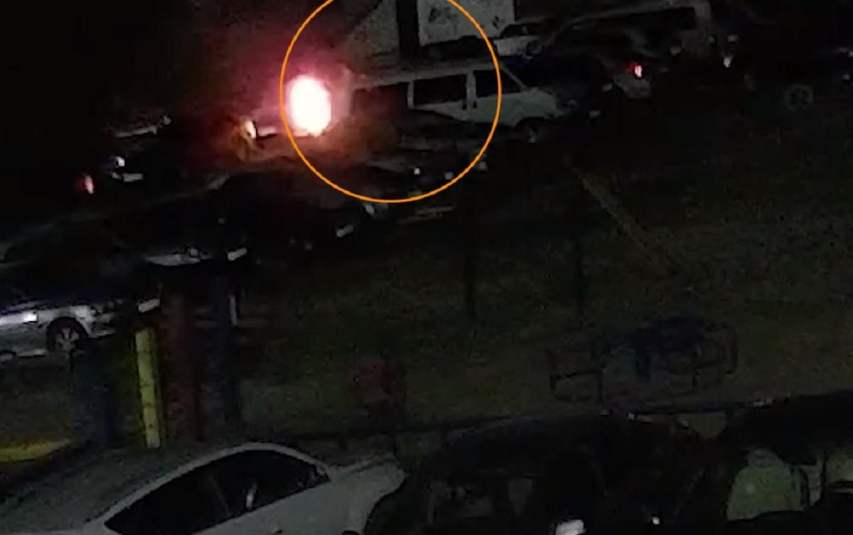 Поджог автомобиля Схем: появилось видео момента поджога Поджог автомобиля Схем: появилось видео момента поджога