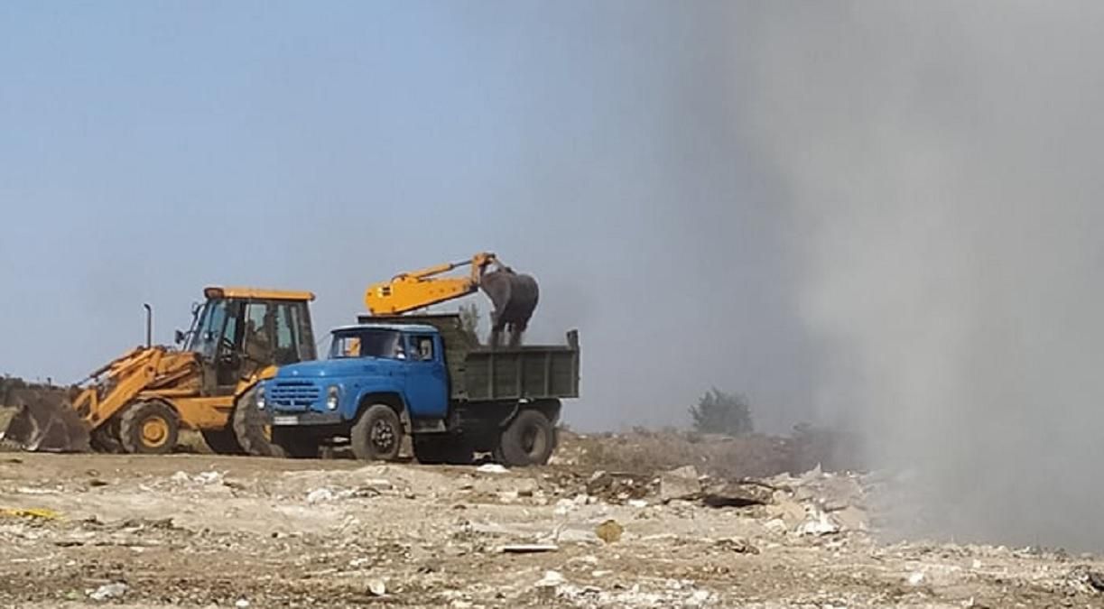 Под Николаевом горит свалка: детали, фото Под Николаевом горит свалка: детали, фото