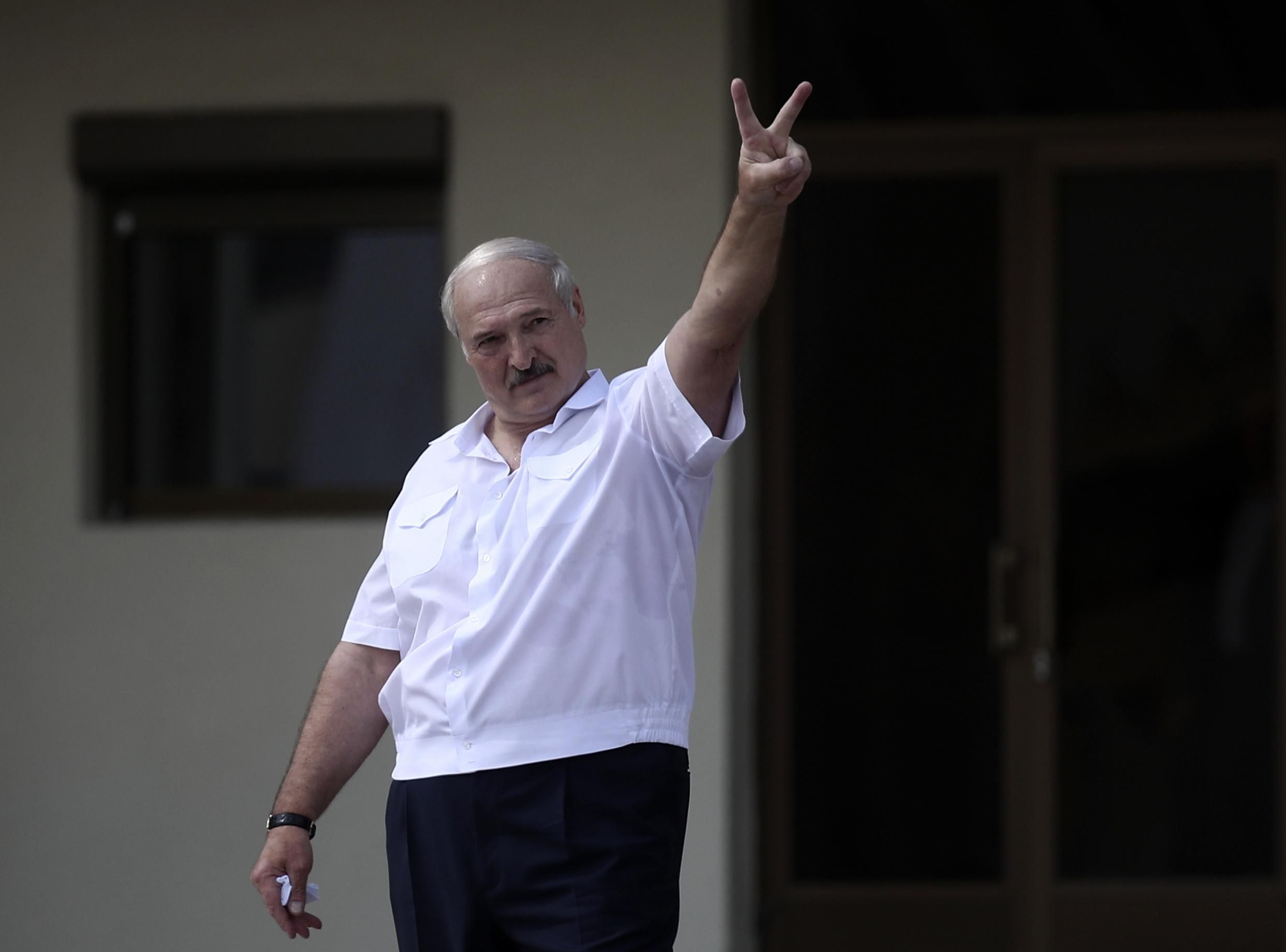 Лукашенко нагородив сотні силовиків медалями за бездоганну службу