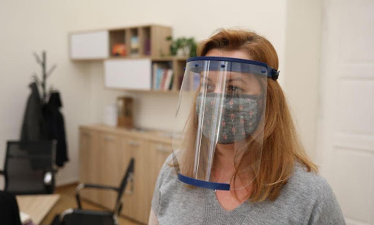 Учителя будут проводить уроки в защитных щитках в оранжевой зоне Учителя будут проводить уроки в защитных щитках в оранжевой зоне