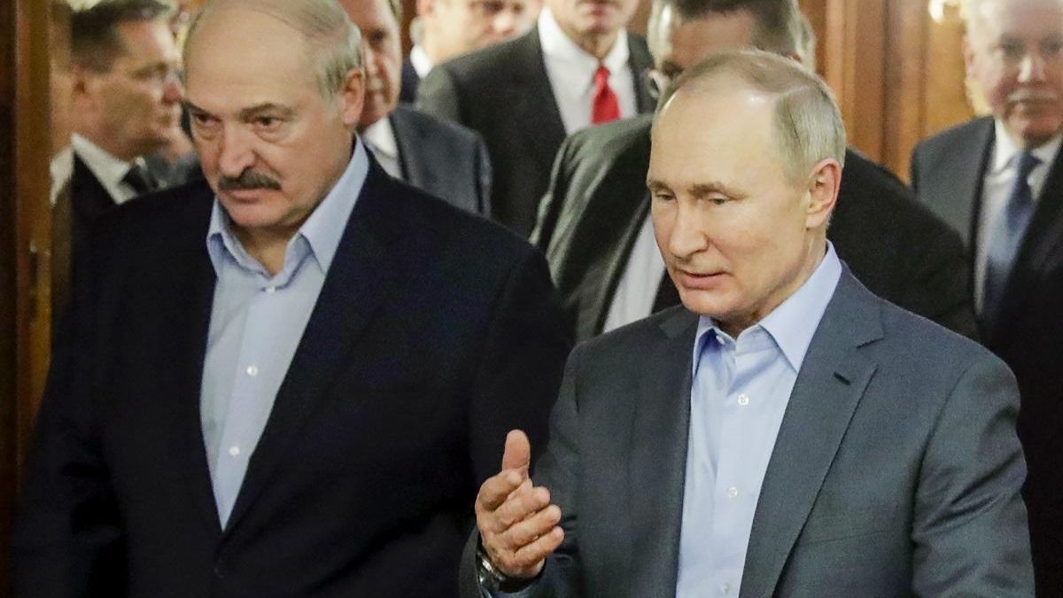 Путин по телефону рассказал Лукашенко, что о нем говорят в Берлине и Париже Путин по телефону рассказал Лукашенко, что о нем говорят в Берлине и Париже