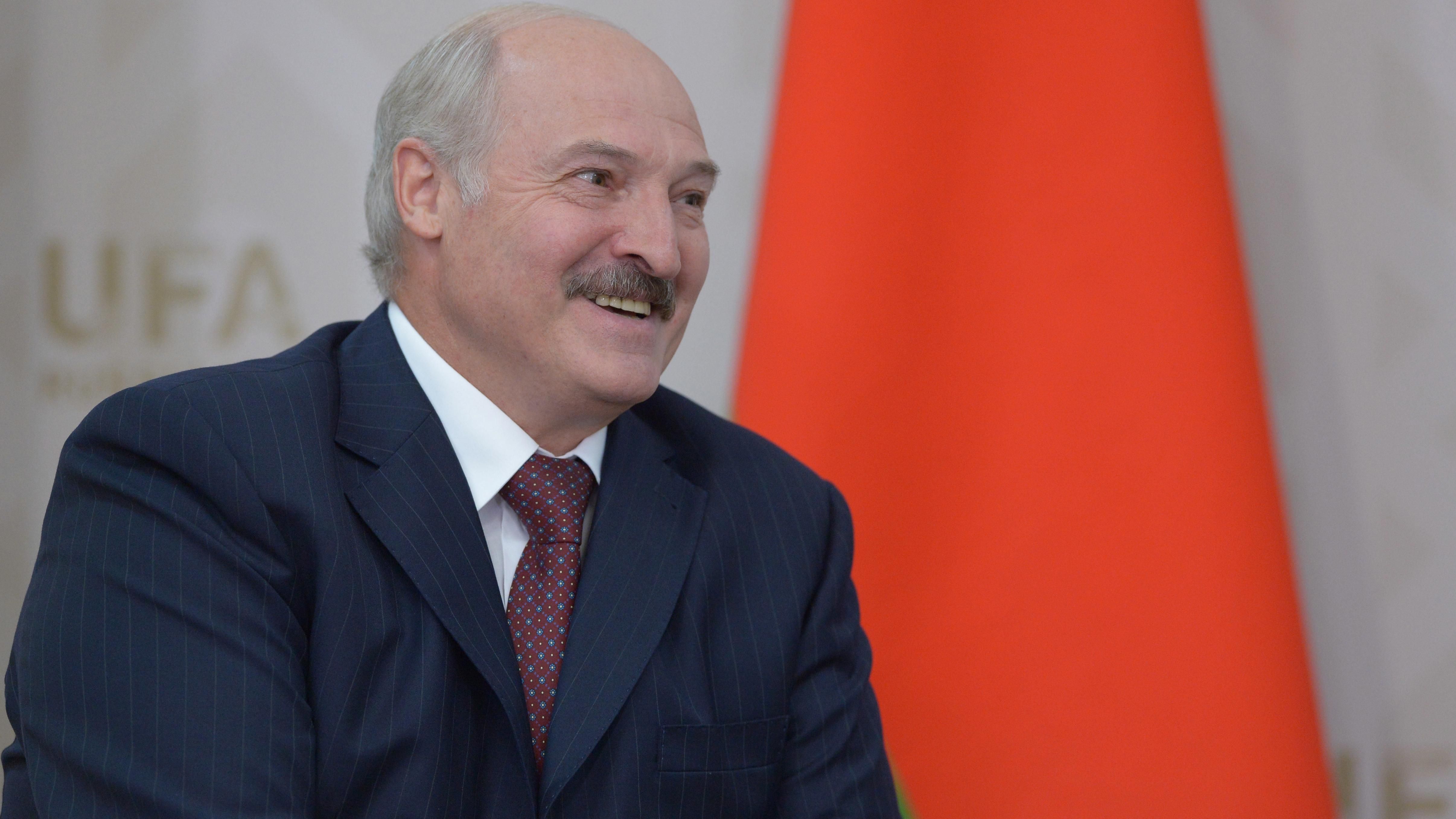 Лукашенко заявил, что на западе Беларуси военные подразделения привели в боевую готовность