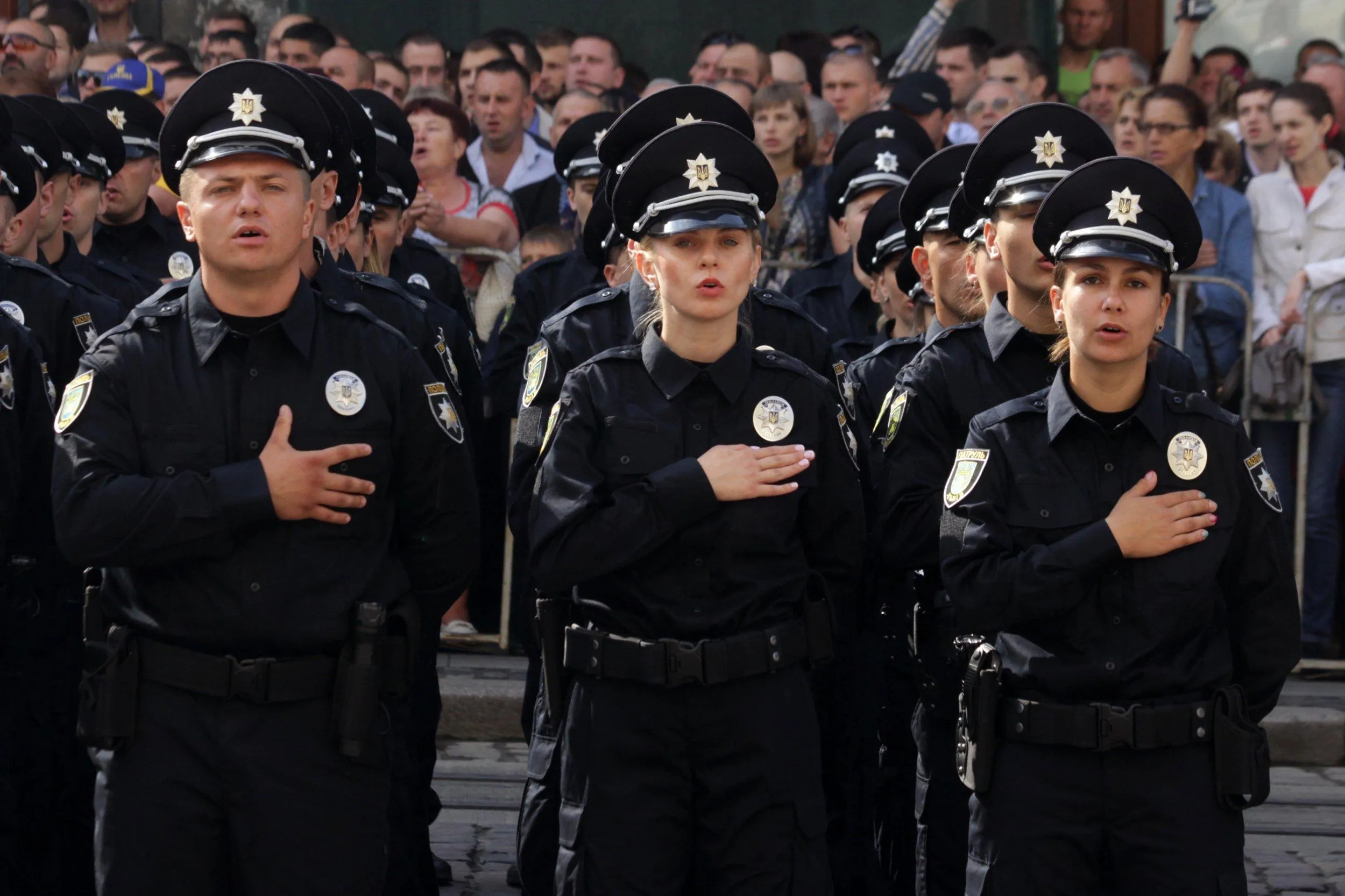 Полиция числа. С днем полиции Украины. Кадры полиции. Старая и новая полиция Украины. Украинская полиция название.