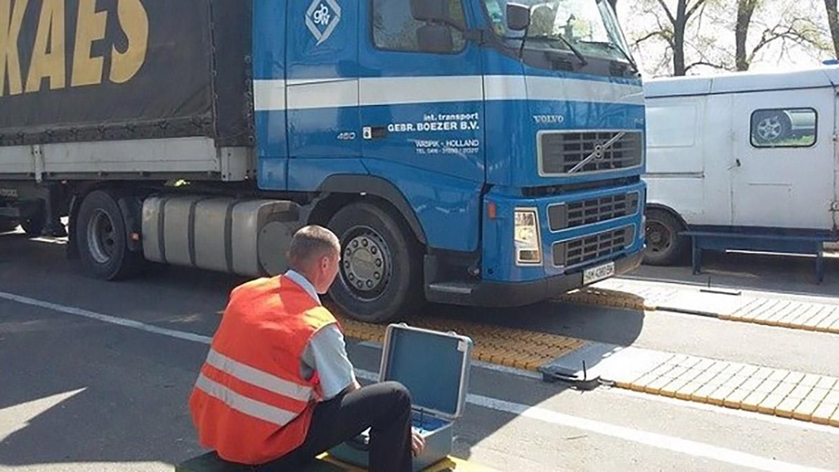 Взвешенные и несчастливые: контролем за весом грузовиков в Украине займется СБУ и Нацполиция