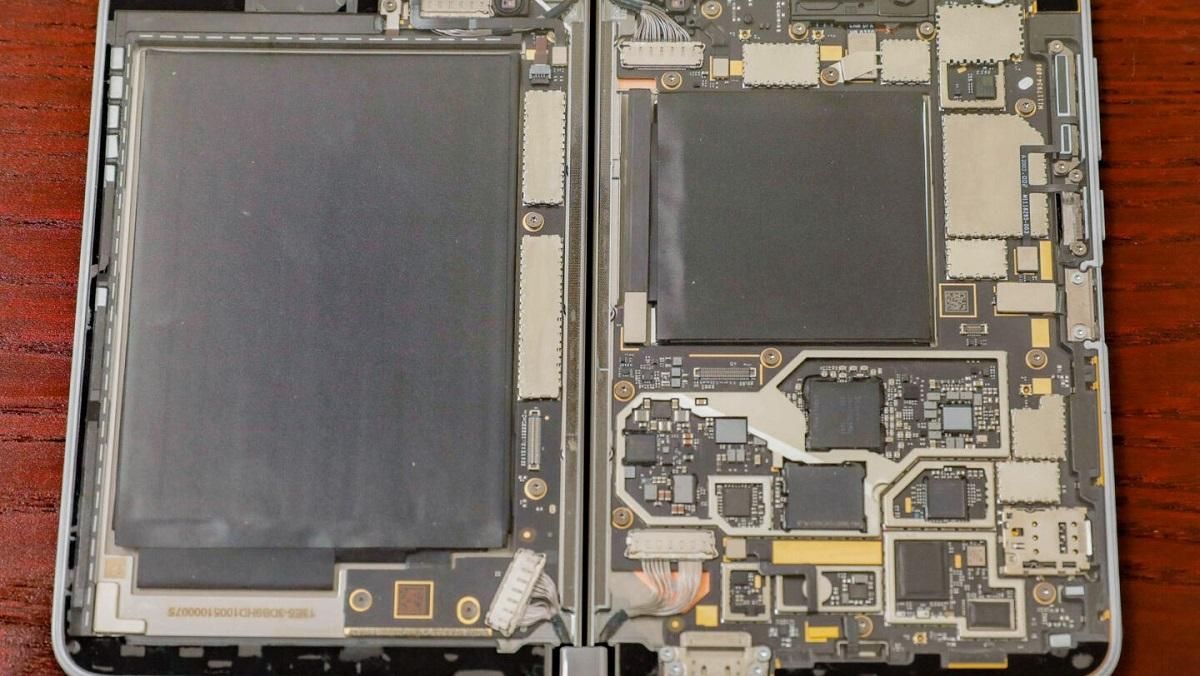 Журналистам Сnet показали прозрачную версию смартфона Microsoft Surface Duo: фото, видео Журналистам Сnet показали прозрачную версию смартфона Microsoft Surface Duo: фото, видео