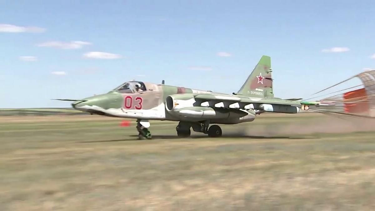 Россия устроила военные учения и сажала самолеты возле границы с Украиной Россия устроила военные учения и сажала самолеты возле границы с Украиной